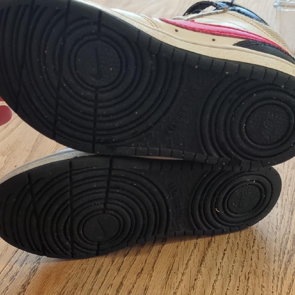 Nike Kids Sneakers - White and Black with Red Swoosh - Picture 6 of 6